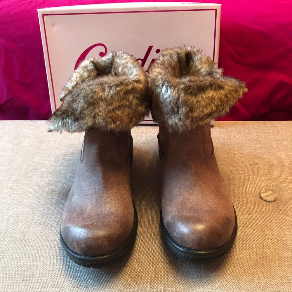 NEW Boots - Picture 3 of 7